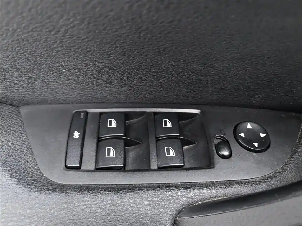 BMW X1 2015 Model sDrive18i Leading Advanced Edition фото 9