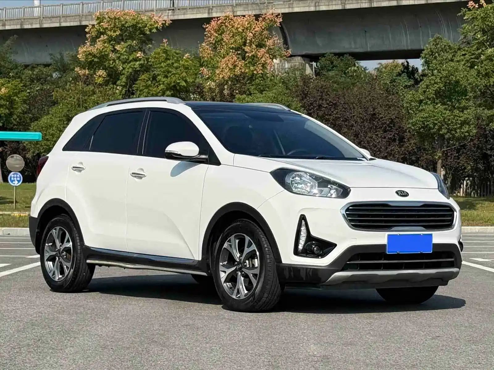 Photo 3 - Kia KX3