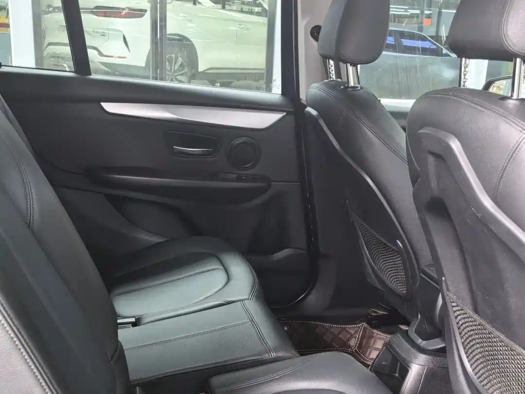 BMW 2 Series Gran Tourer 2018 220i Luxury Line фото 8