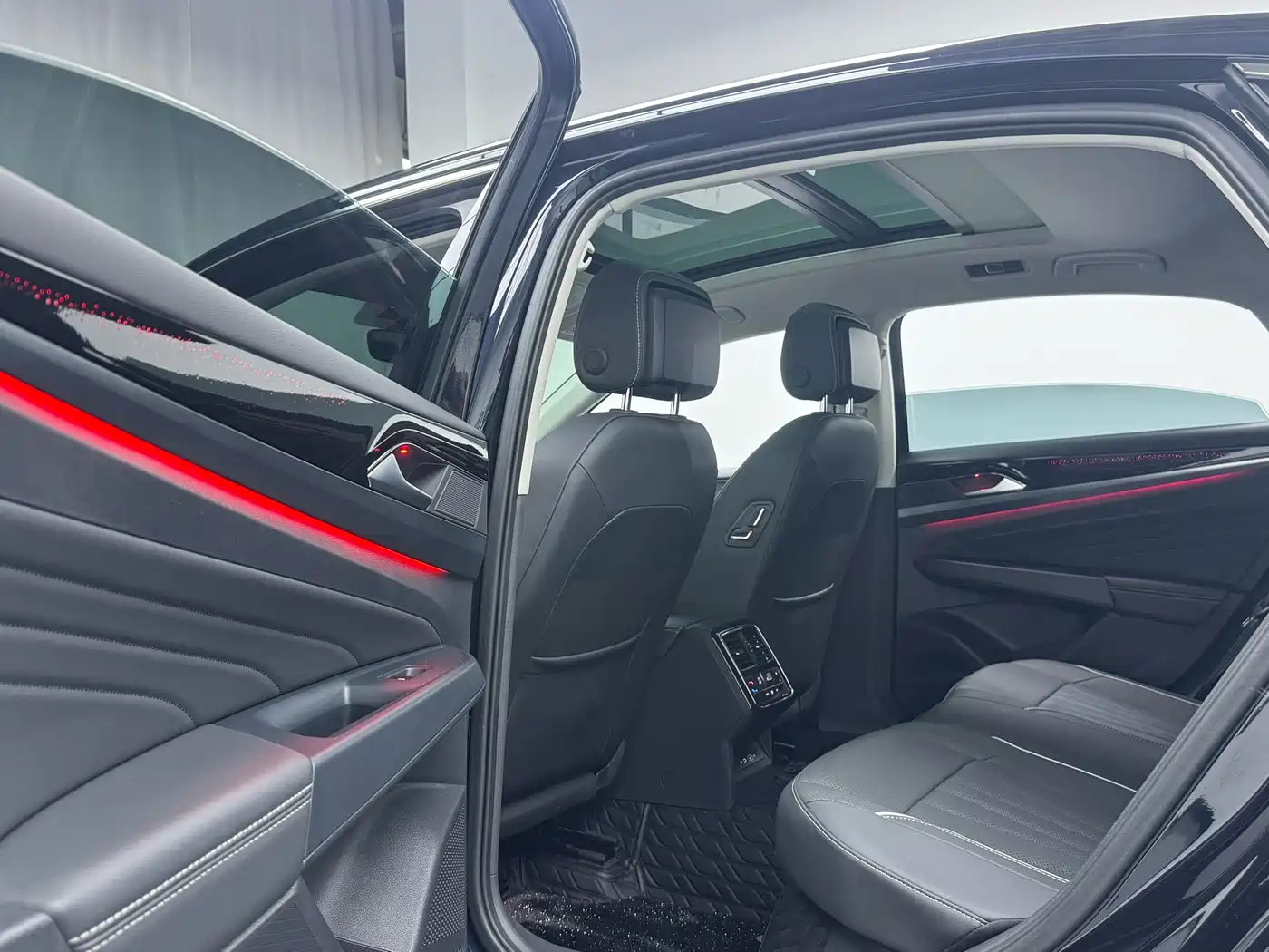 Volkswagen Passat 2024 330TSI Starlight Elite Edition фото 9
