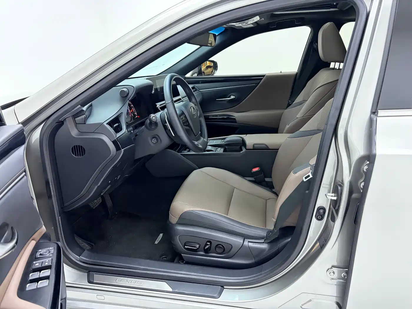 Lexus ES 2021 200 Excellence Edition фото 4