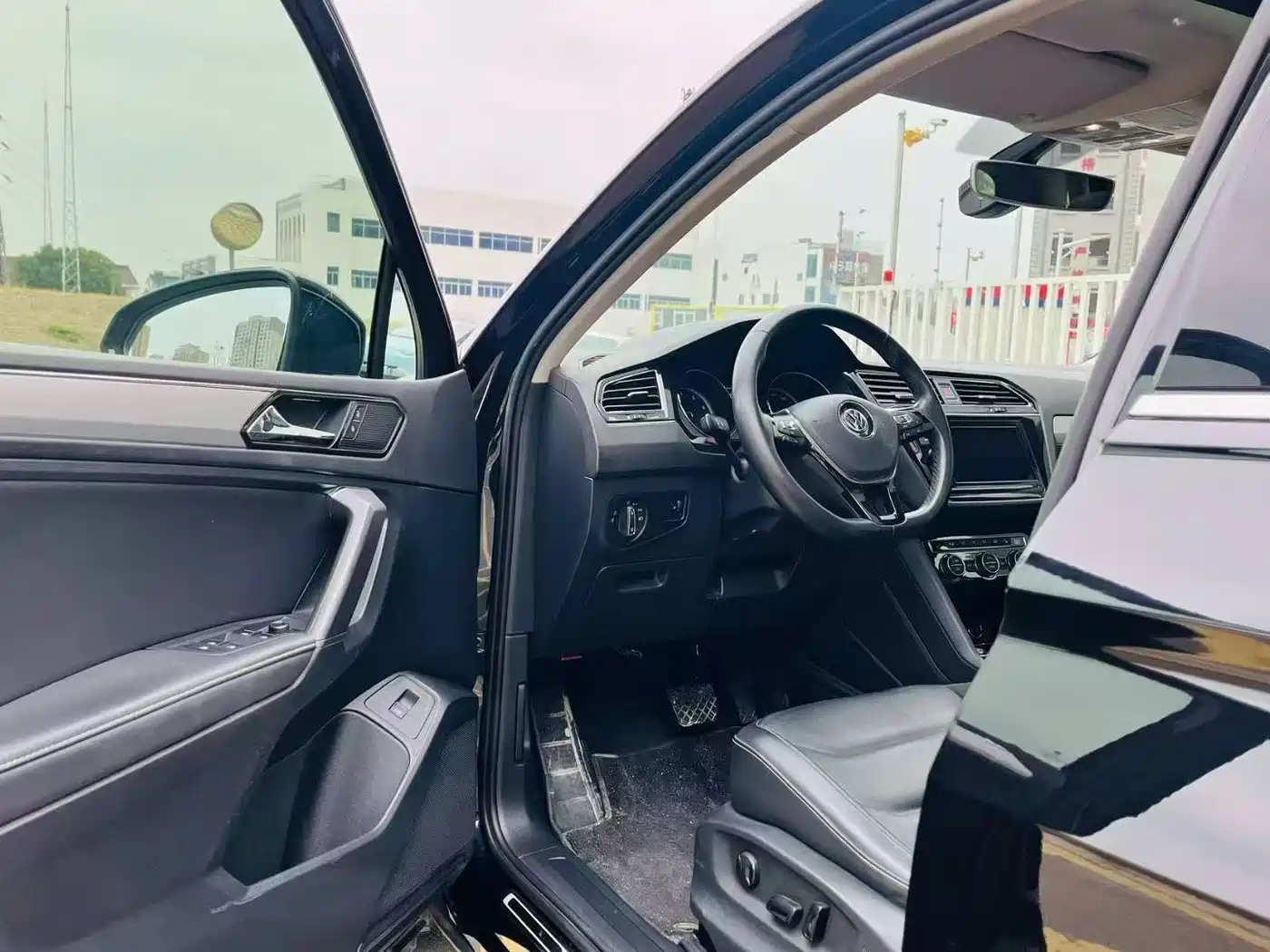 Volkswagen Tiguan L 2019 330TSI Automatic 2WD Smart Luxury Edition China VI фото 5