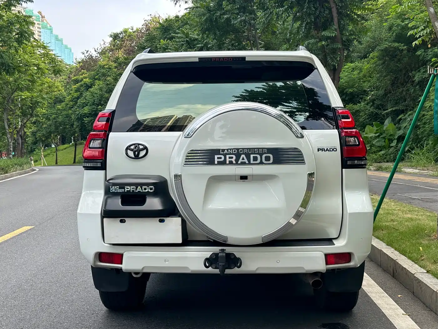 Toyota Prado 2018 2018 3.5L Automatic TX-L NAVI Rear-mounted Spare Tire