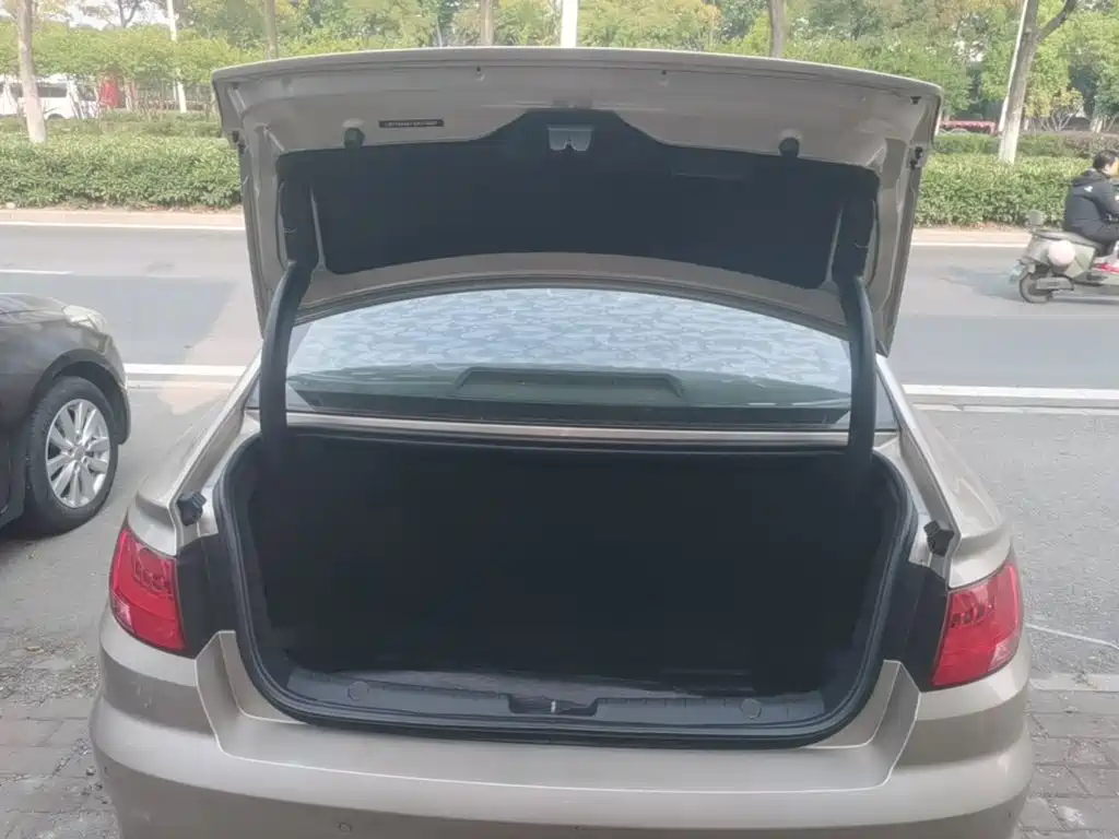 Photo 19 - Geely Emgrand GL