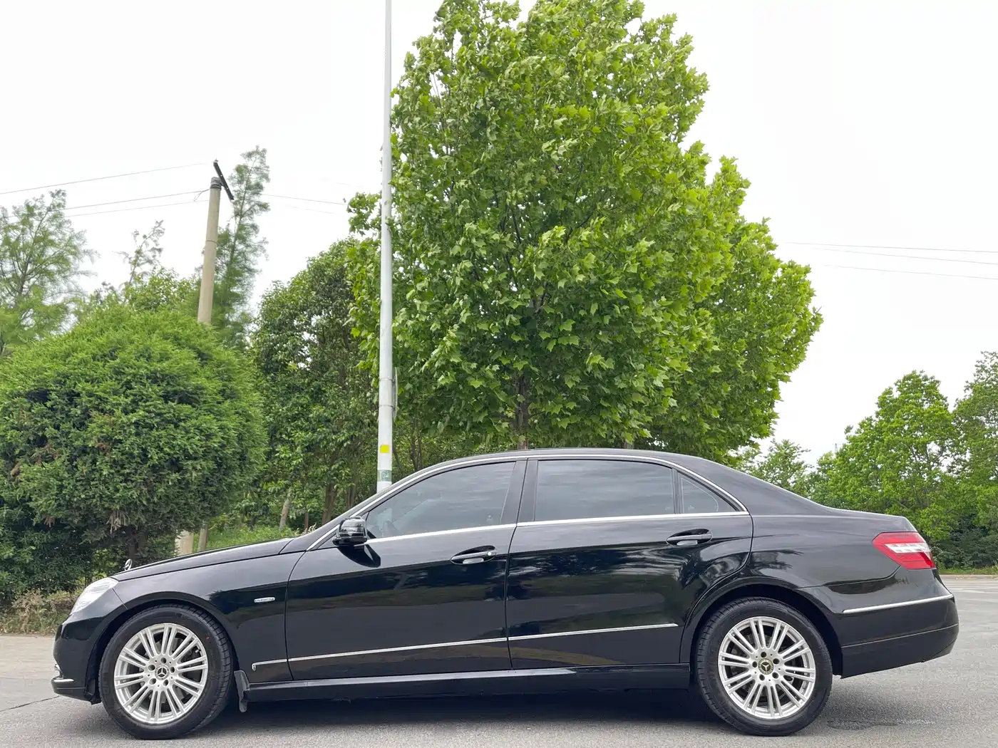 Mercedes-Benz E-Class 2011 E 260 L CGI Fashion фото 4