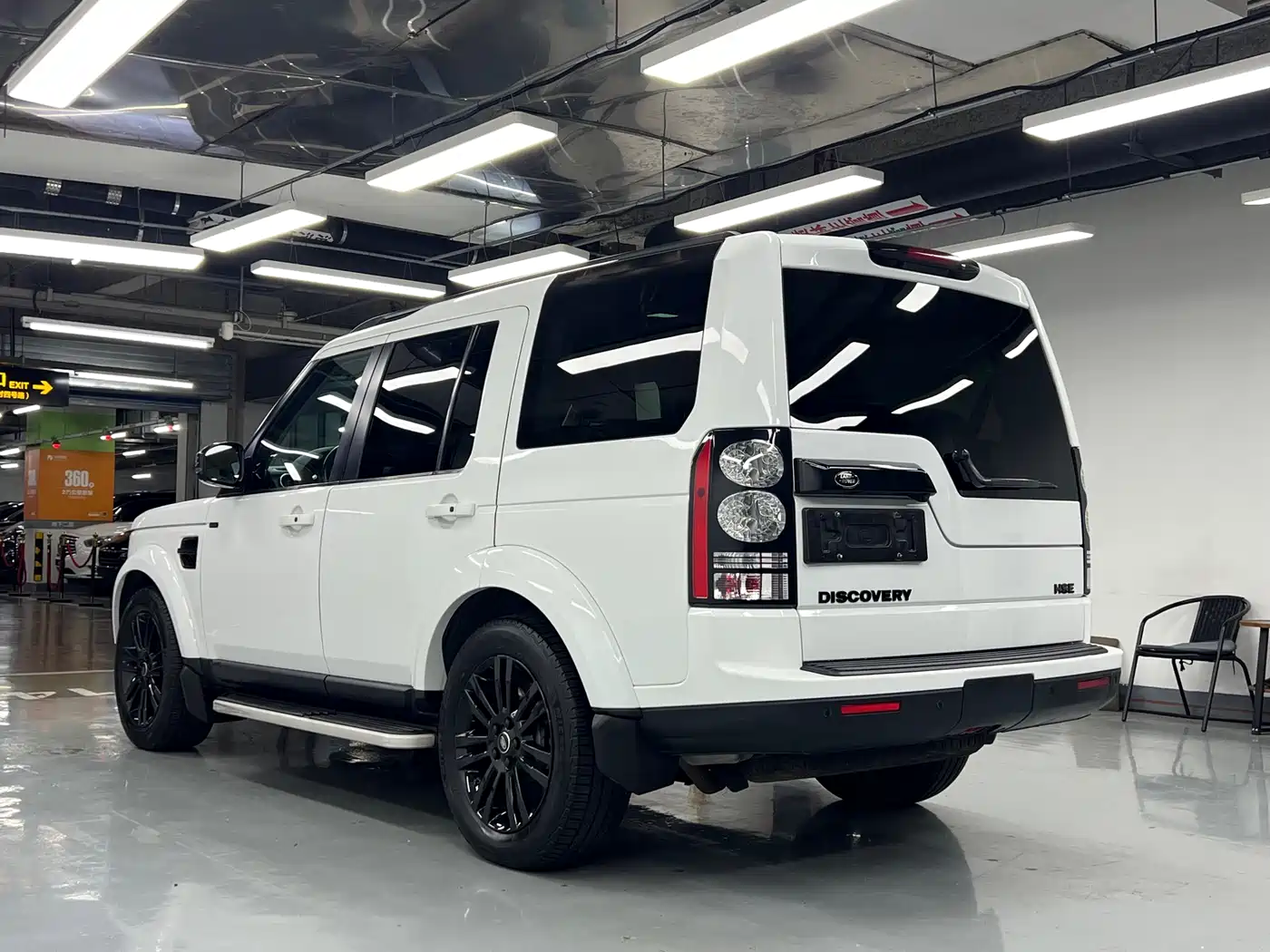 Land Rover Discovery 2014 3.0 SC V6 HSE фото 4
