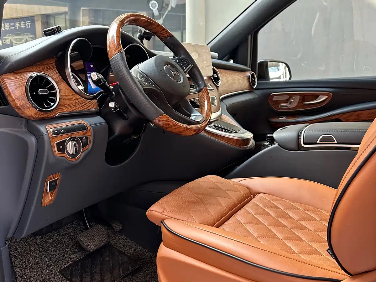 Mercedes-Benz V-Class 2022 V 260 L Long Wheelbase Luxury Edition фото 13