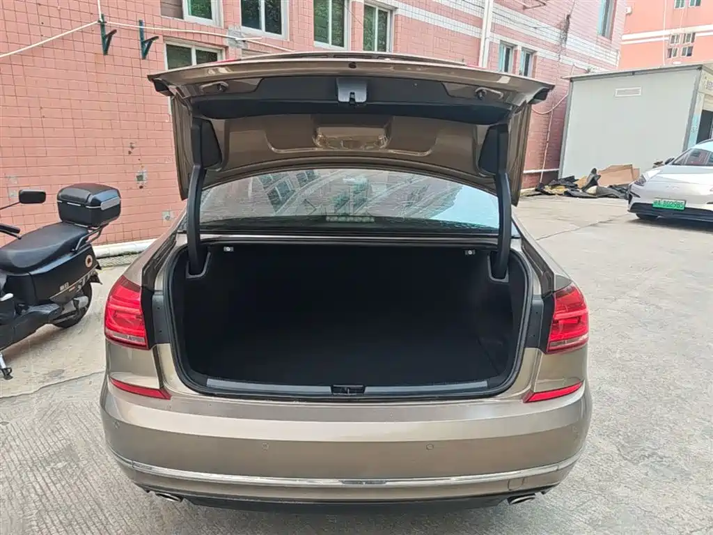 Volkswagen Passat 2017 330TSI DSG Prestige фото 19