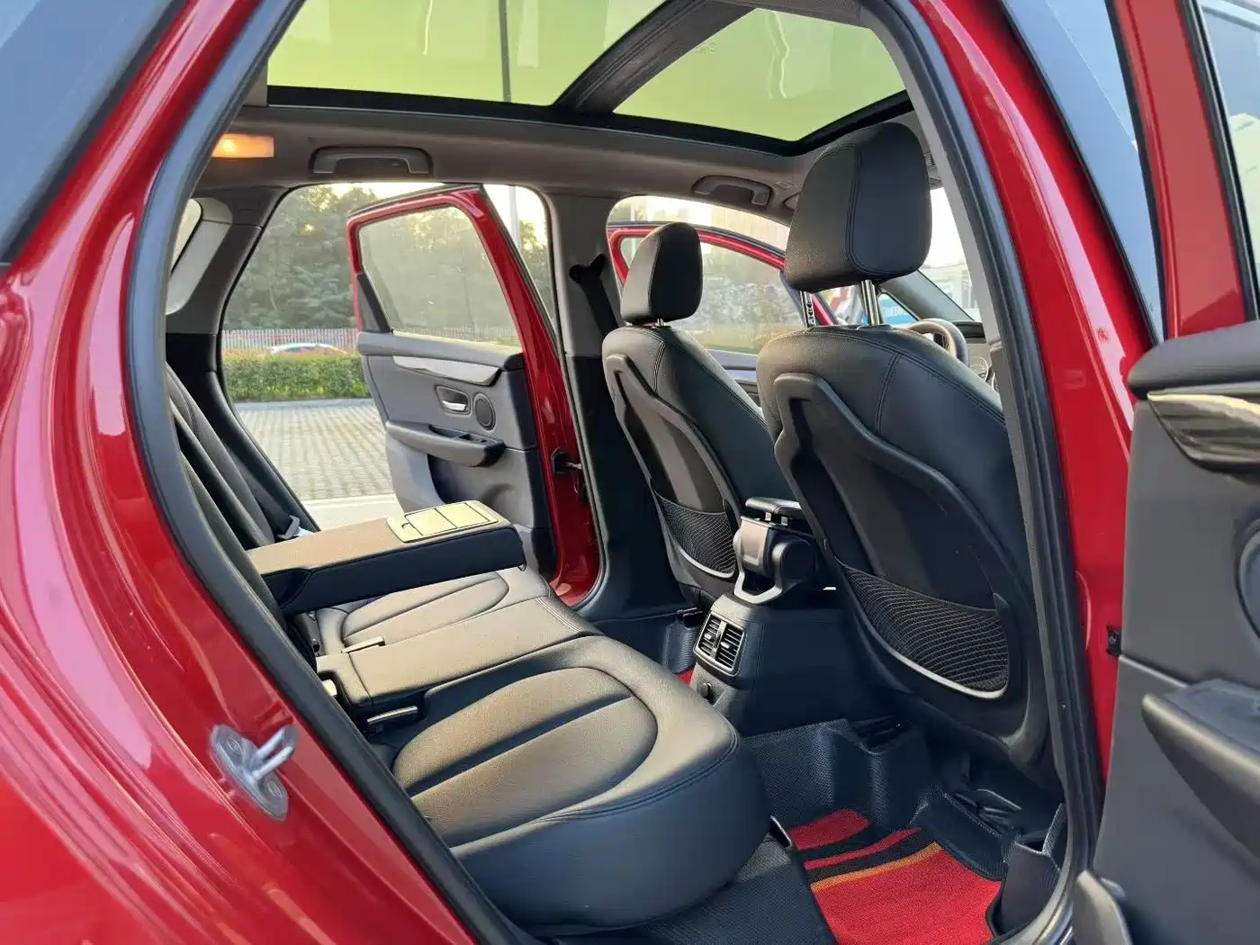 BMW 2 Series Touring 2016 218i Sport Design Package фото 8