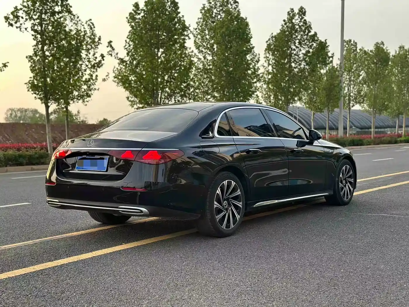 Mercedes-Benz E-Class 2024 Model E 300 L Luxury фото 4