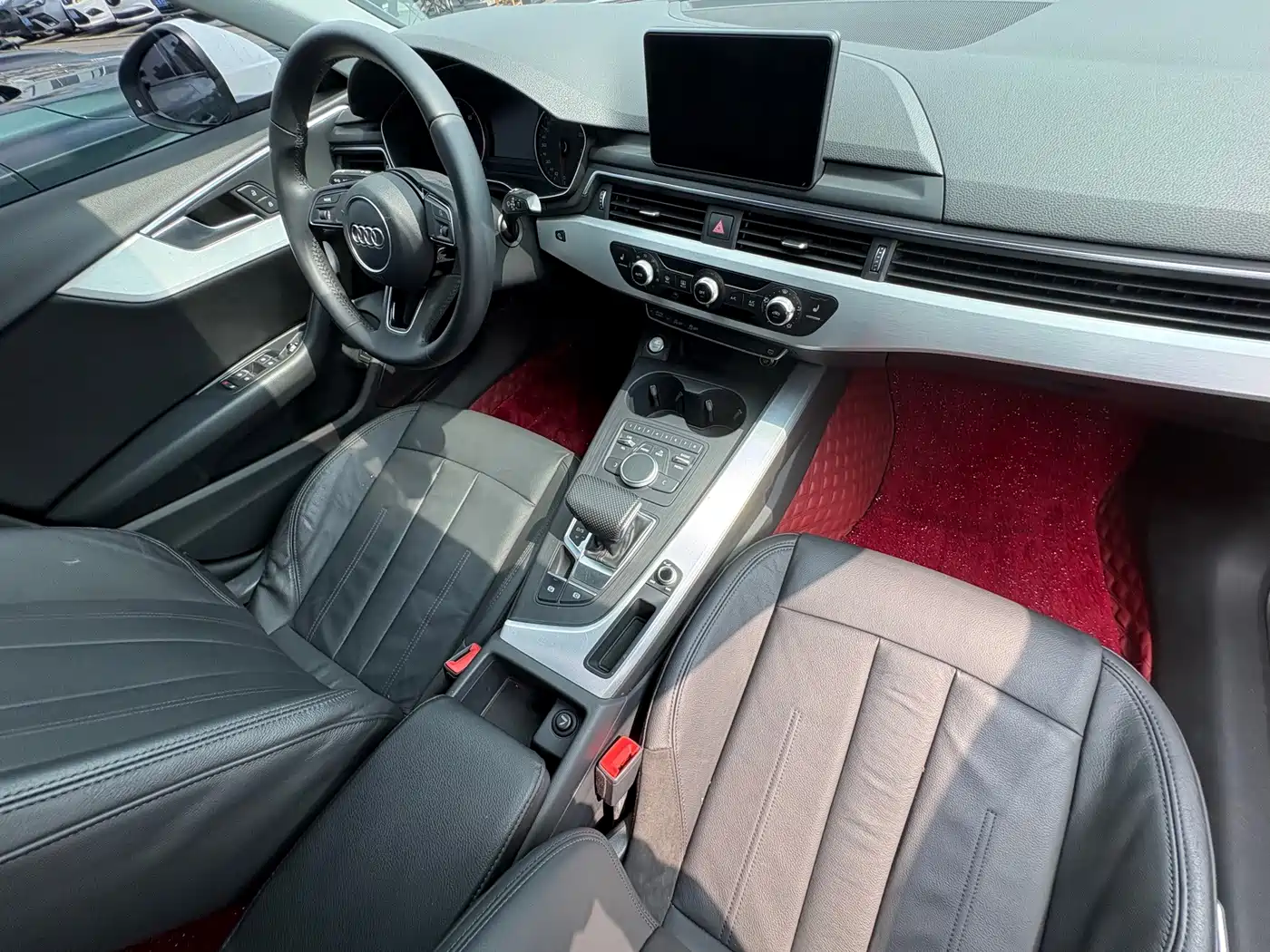 Фото 14 - Audi A4L