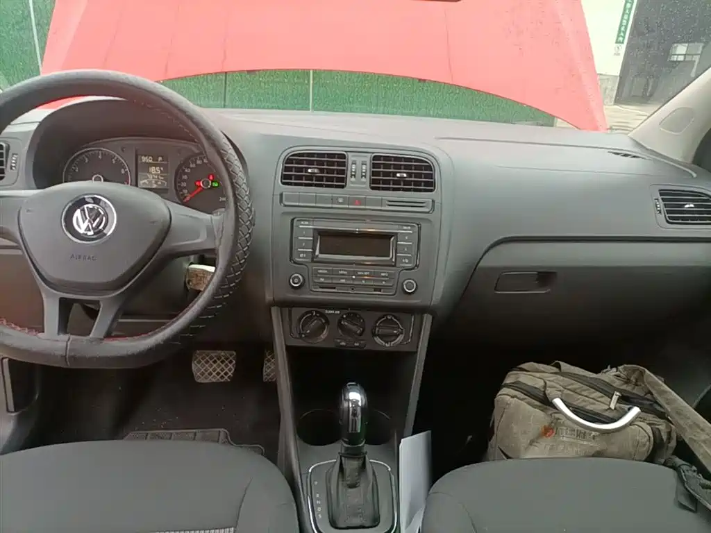 Volkswagen Polo 2016 1.4L Automatic Trend фото 13