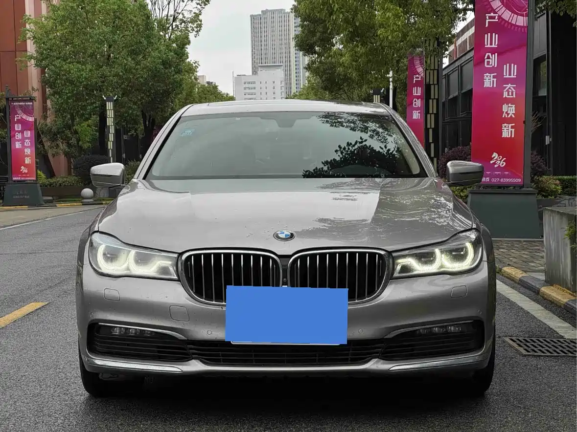 BMW 7 Series 2017 730Li Luxury Edition фото 2