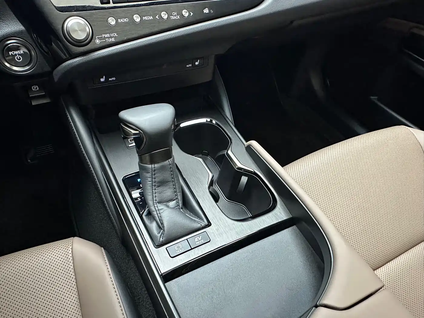 Lexus ES 2022 300h Excellence Edition фото 14