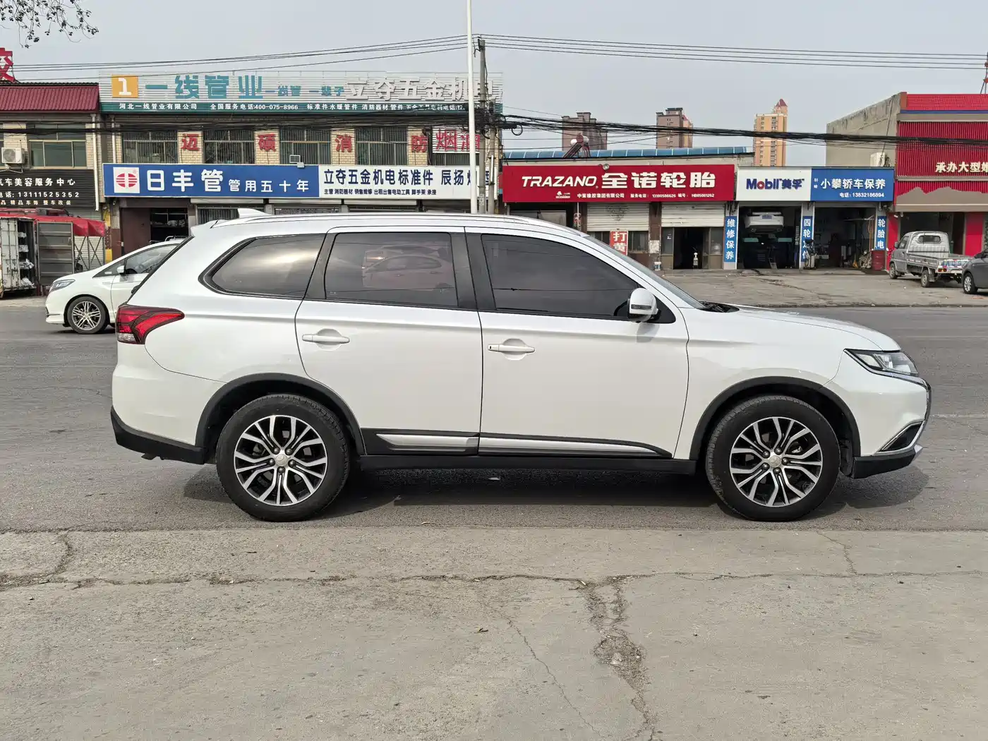 MITSUBISHI OUTLANDER