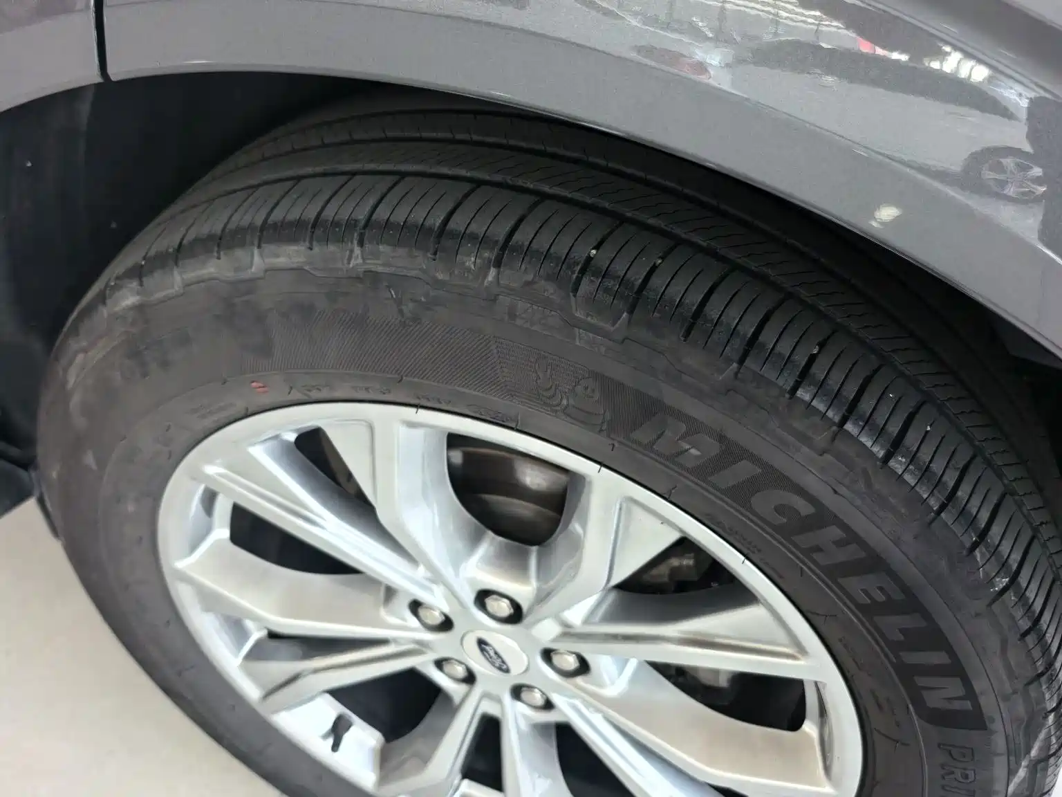 Фото 7 - Ford Explorer