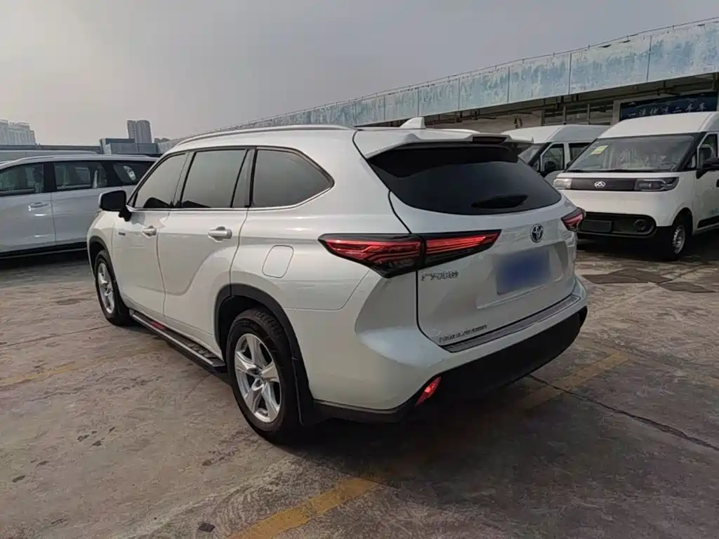 Photo 5 - Toyota Highlander