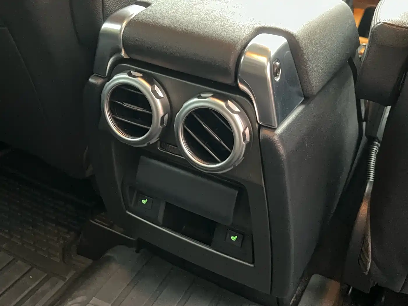 Land Rover Discovery 2012 5.0 V8 HSE фото 27