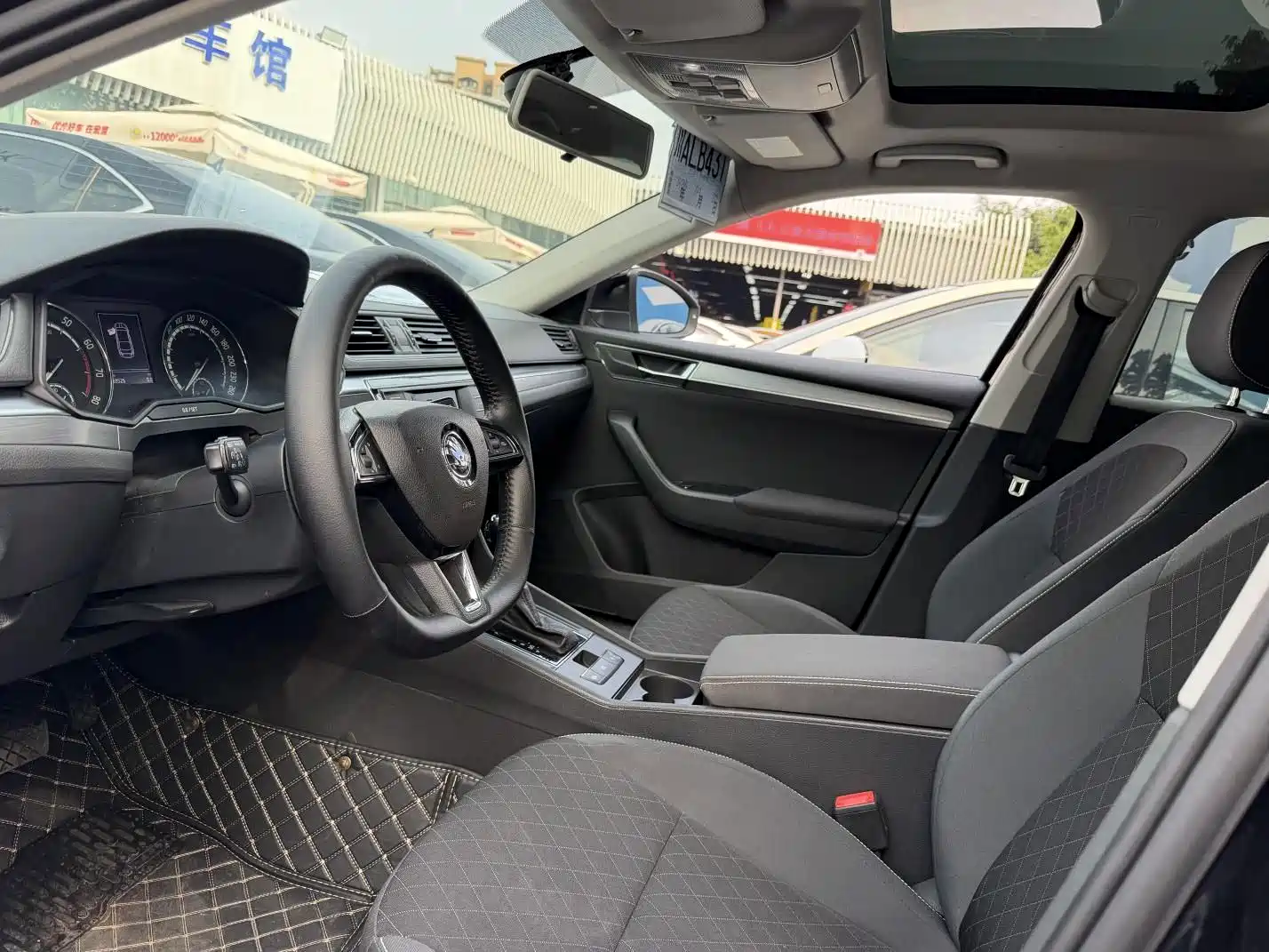 Photo 4 - Škoda Superb