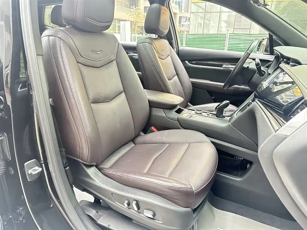 Cadillac XT6 2022 2.0T 6-Seater AWD Luxury Standard Edition фото 27