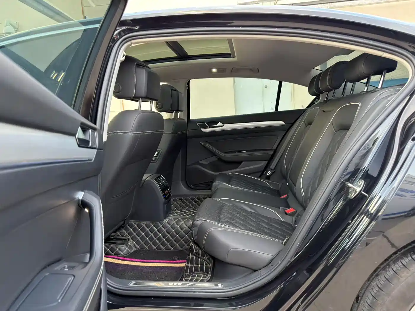 Volkswagen Magotan GTE Plug-in Hybrid 2022 GTE Luxury фото 5