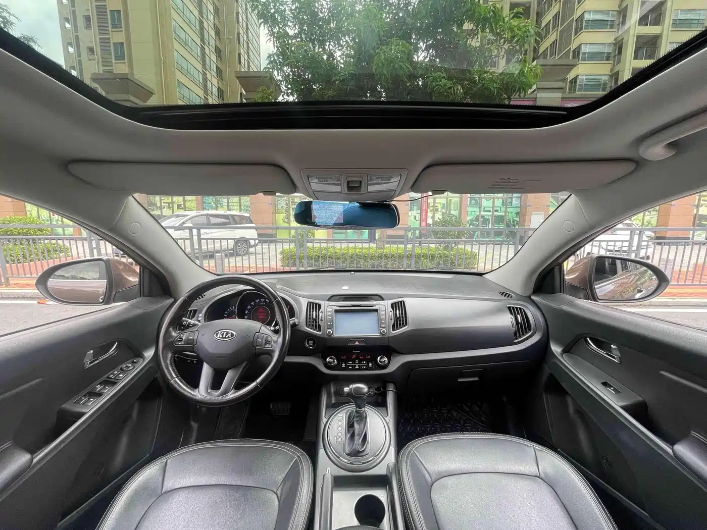Kia Sportage 2012 2.0L Automatic 2WD NAVI Edition фото 9