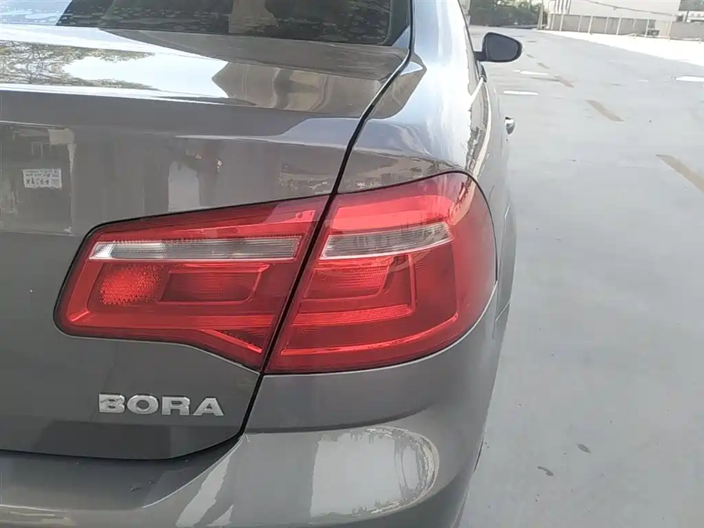 Volkswagen Bora 2014 1.6L Automatic Fashion Edition фото 8