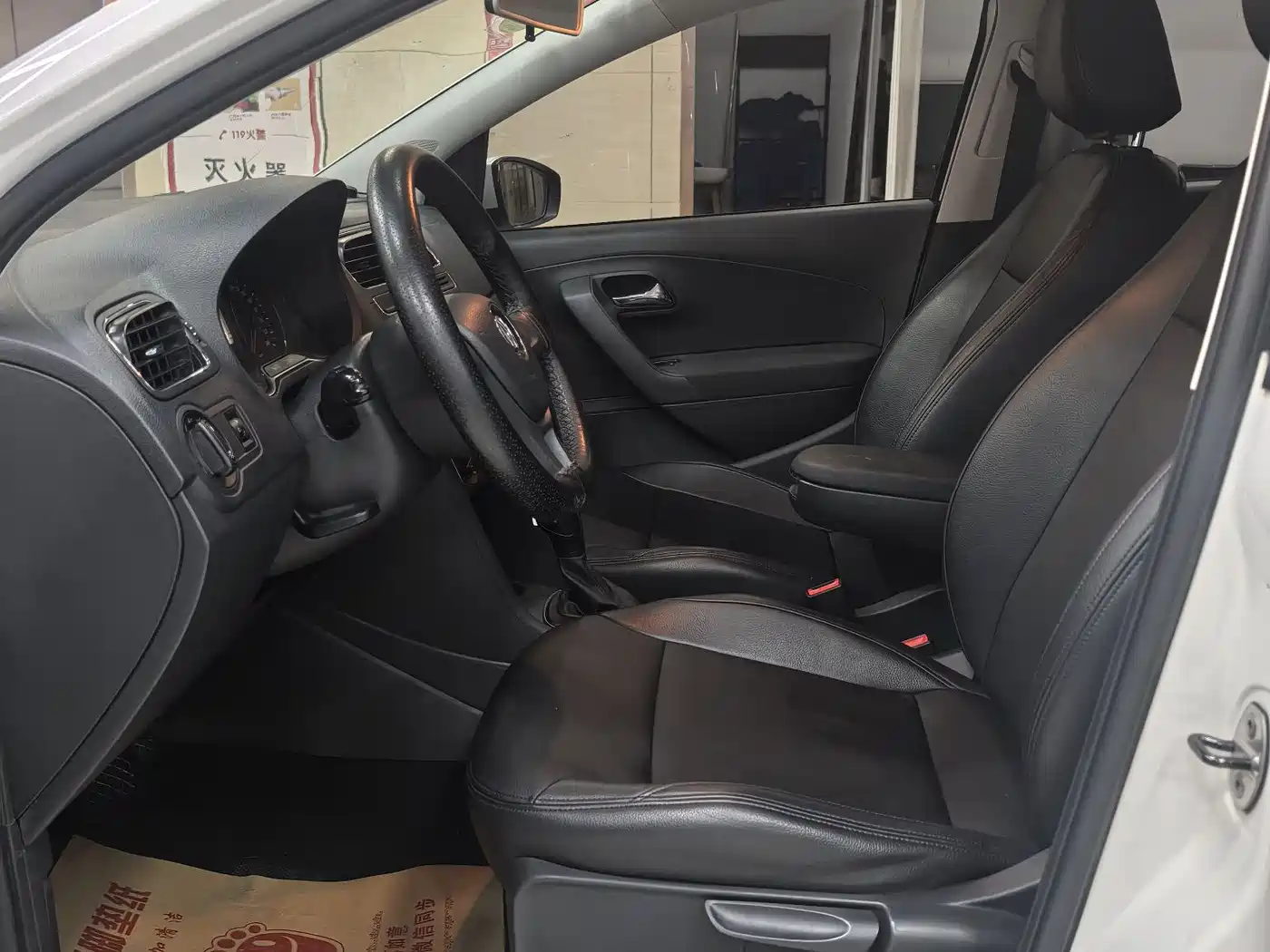 Volkswagen Polo 2014 1.4L Automatic Comfort Edition фото 7
