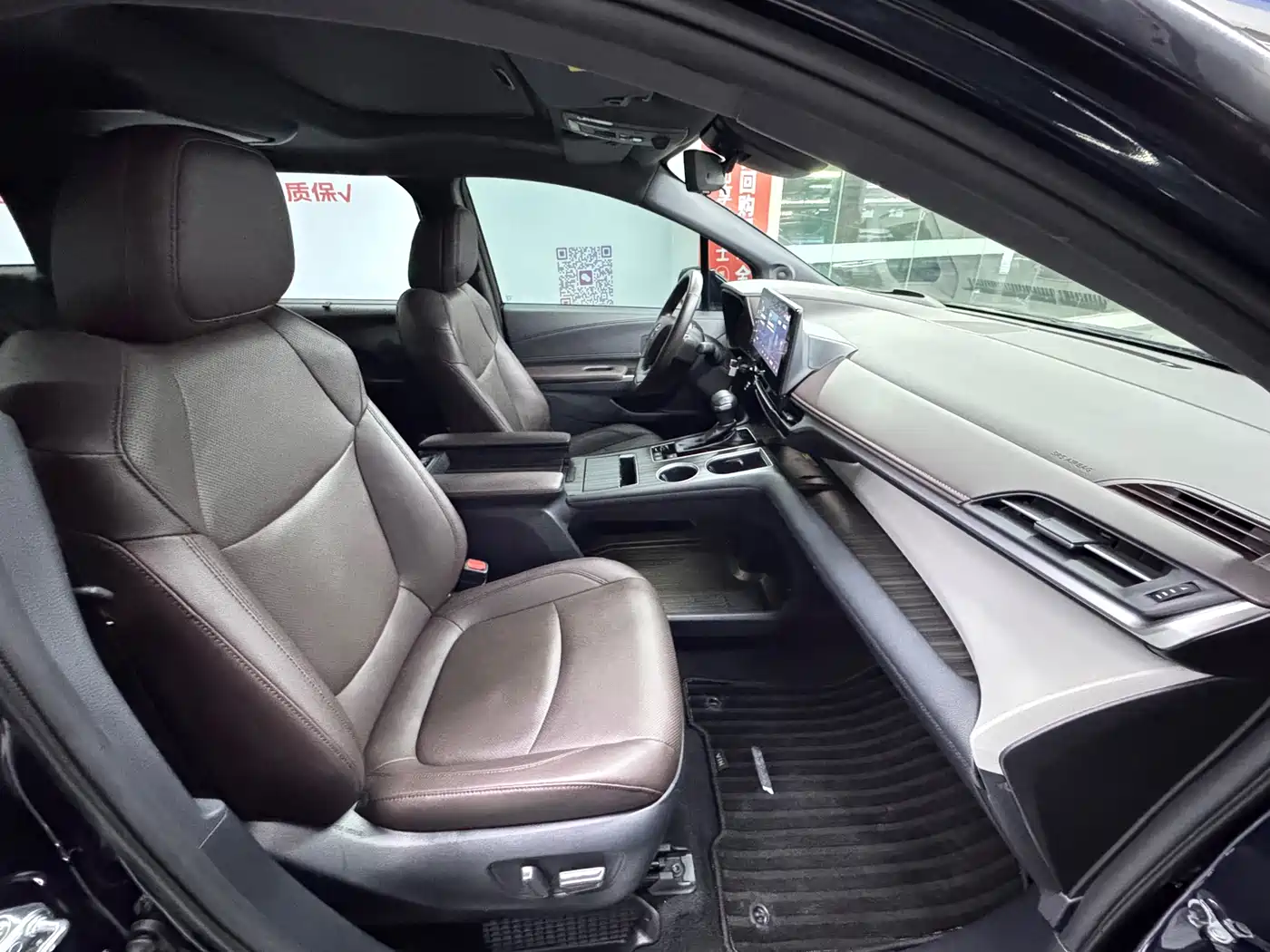 Toyota Granvia 2023 2.5L Hybrid Flagship VIP Edition фото 9