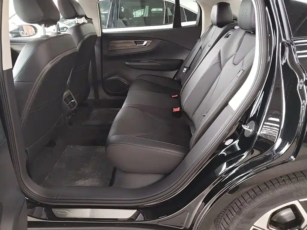 Hongqi E-QM5 2023 Facelift Basic Travel Edition фото 17