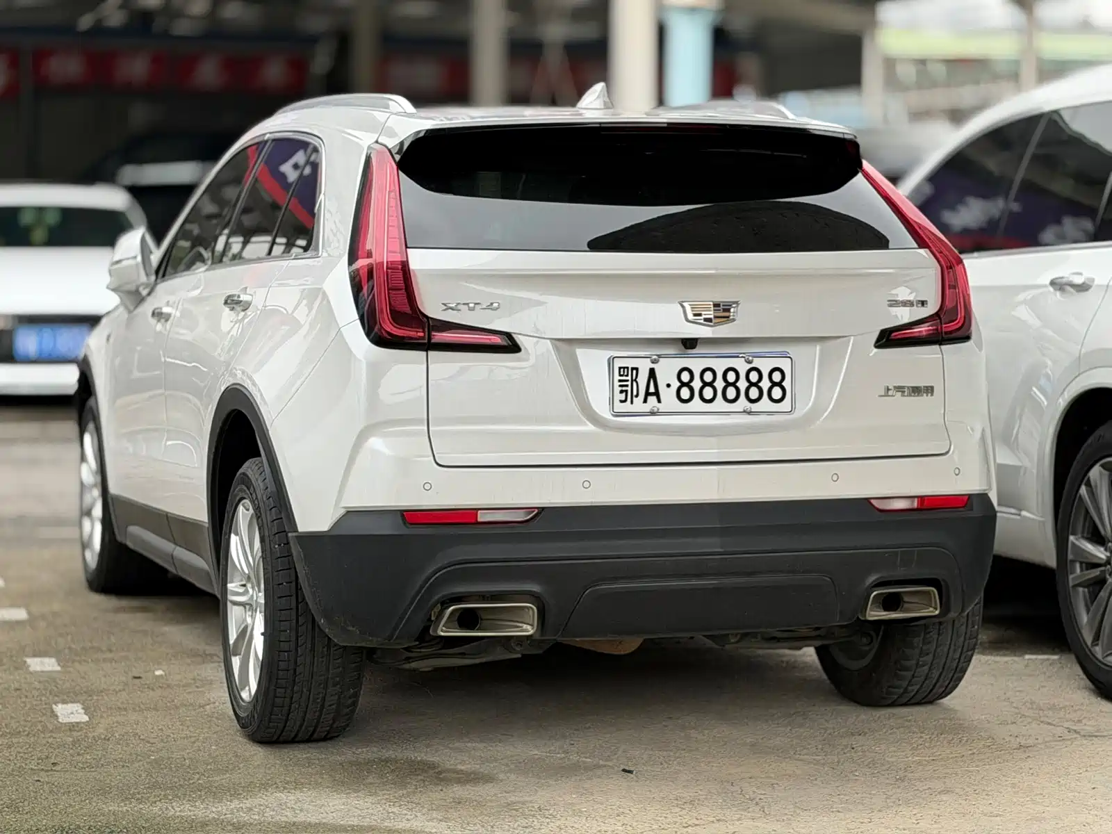 Photo 4 - Cadillac XT4