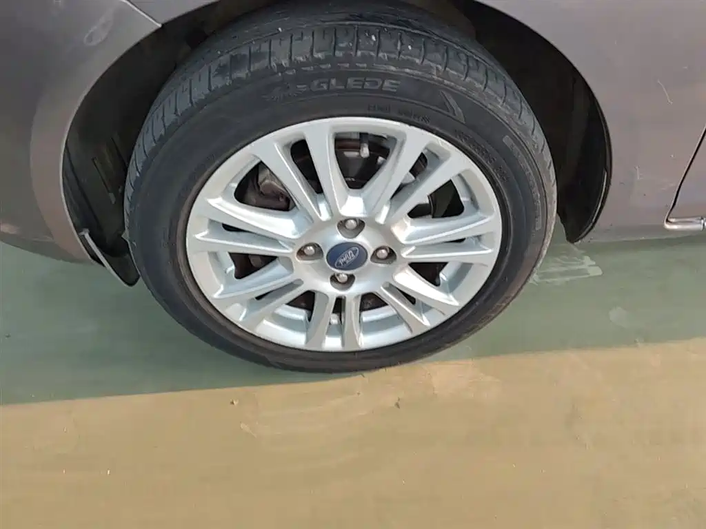 Фото 23 - Ford Fiesta