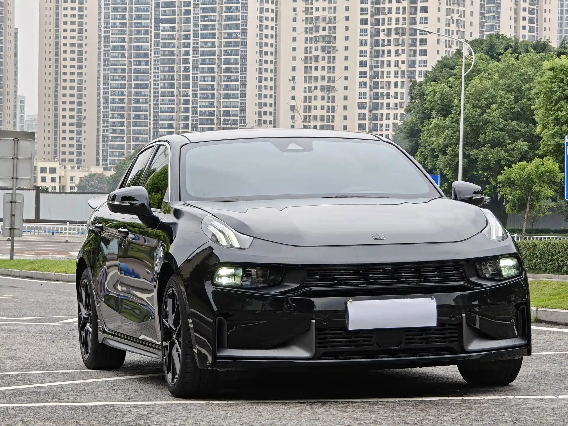 Фото 2 - Lynk & Co 03