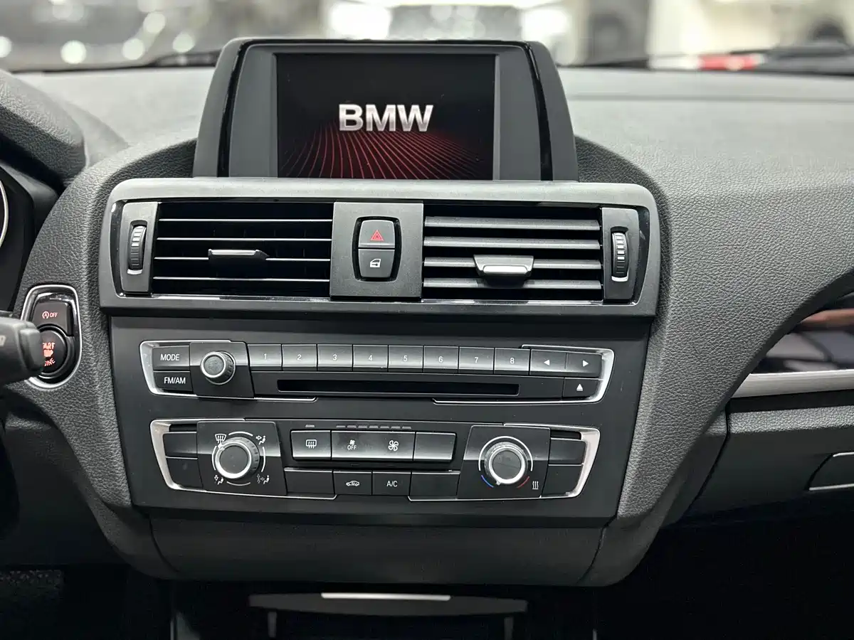 BMW 1 Series (Import) 2013 Facelift 116i Urban Model фото 10