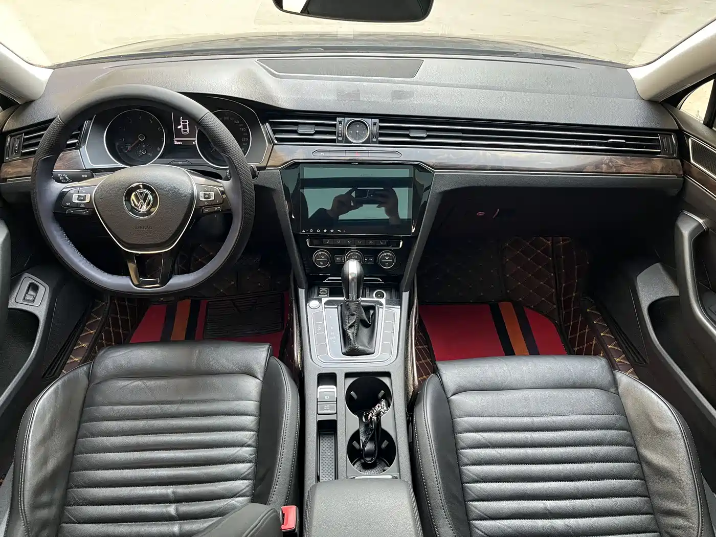 Volkswagen Magotan 2018 Facelift 330TSI DSG Luxury фото 10