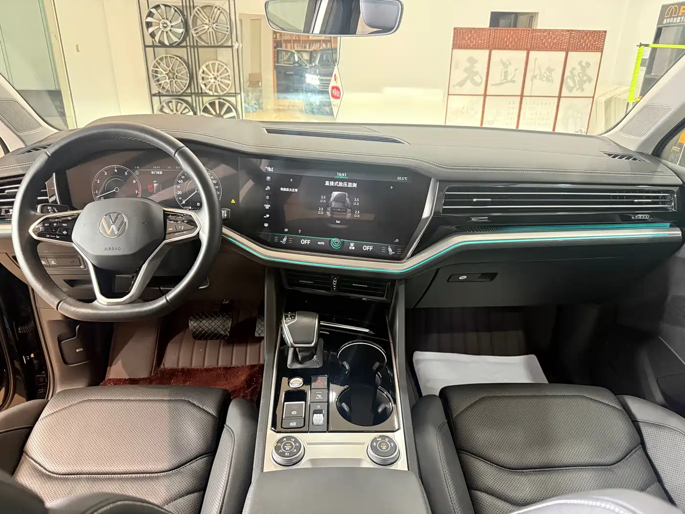 VOLKSWAGEN TOUAREG