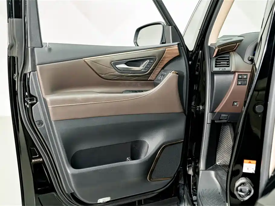 Toyota Alphard 2024 Hybrid 2.5L Ultimate Enjoyment Edition фото 17