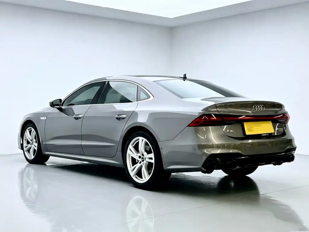 Фото 4 - Audi A7L