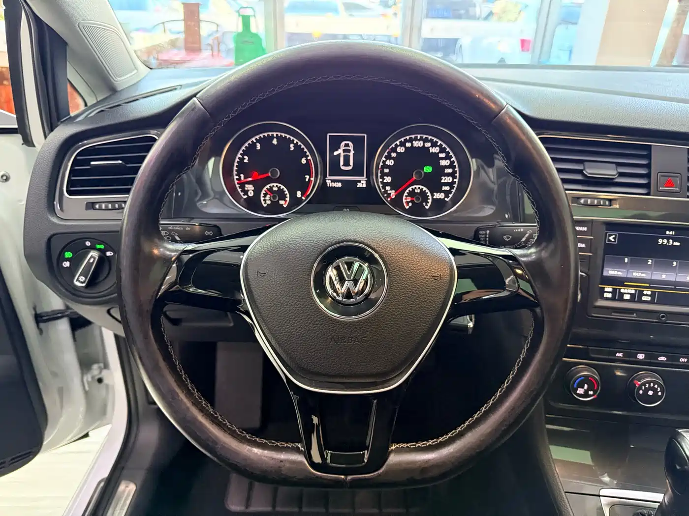 Volkswagen Golf 2017 230TSI Auto Comfort Millionth Anniversary Edition фото 16