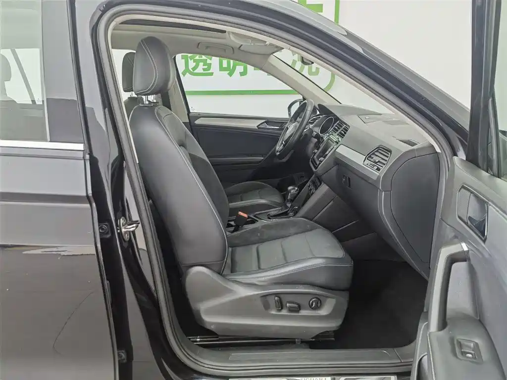 Volkswagen Tiguan L 2017 380TSI Automatic 4WD Luxury Edition фото 23
