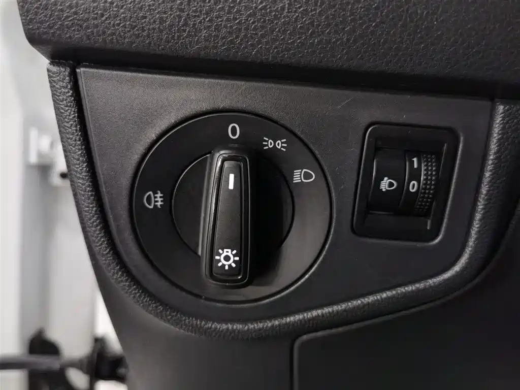 Volkswagen Polo 2021 Plus 1.5L Automatic Panorama Enjoyment Edition фото 21