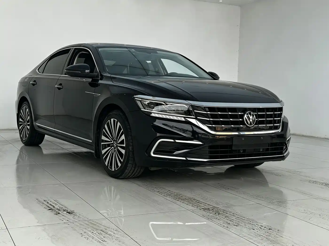 Volkswagen Passat 2021 Model 330TSI Luxury Edition фото 3