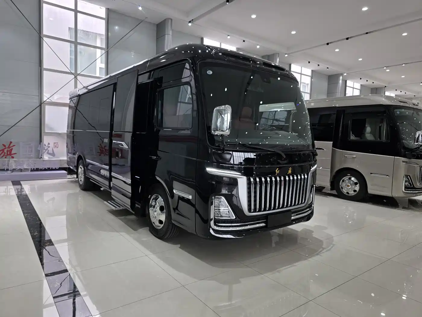 Hongqi Guoyue 2024 3.0T Flagship Edition 17-seater