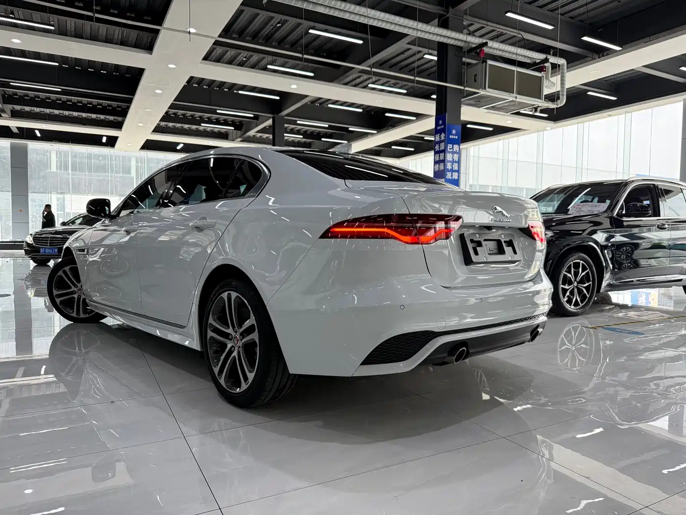 Photo 7 - Jaguar XEL