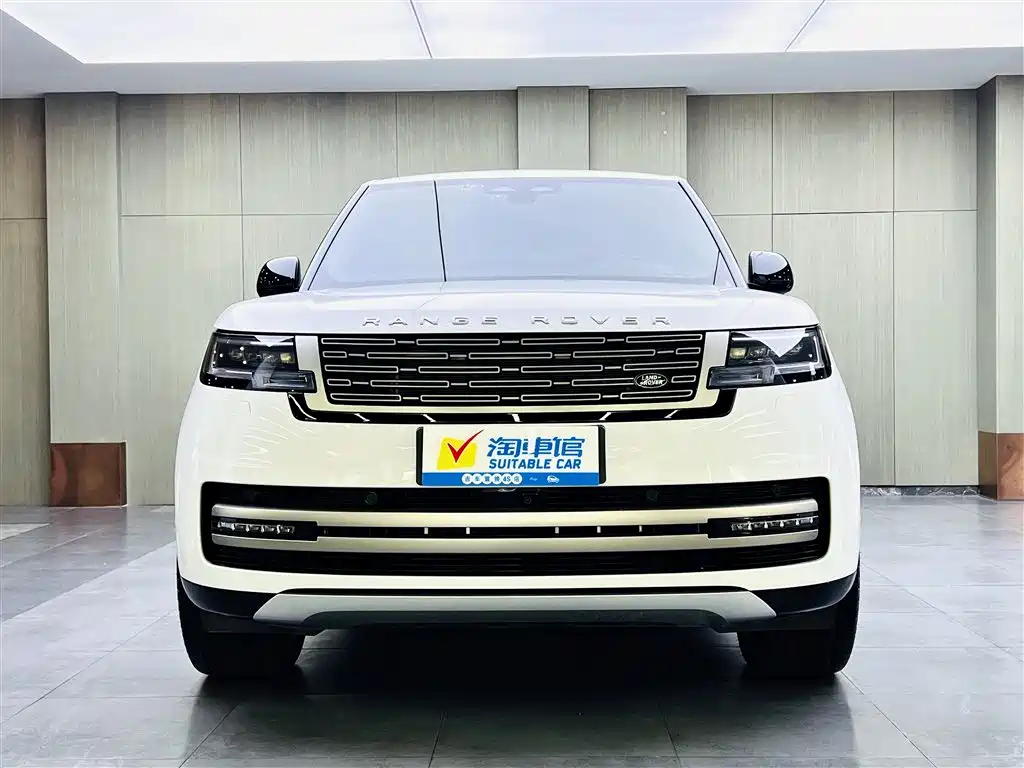 Land Rover Range Rover 2023 3.0 L6 360PS Golden Age Edition фото 2