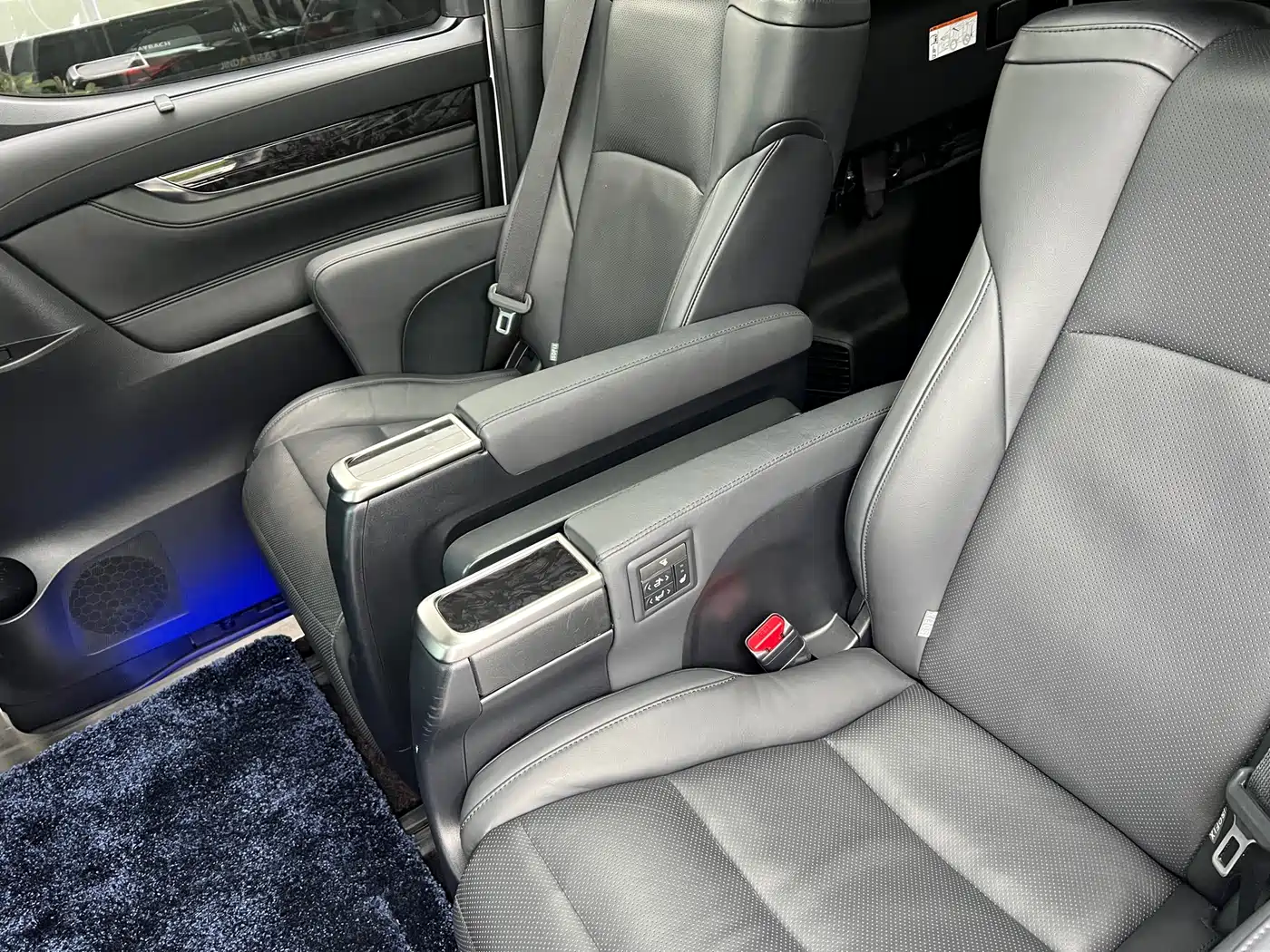 Toyota Vellfire 2020 Twin Engine 2.5L HV Premium Edition фото 13