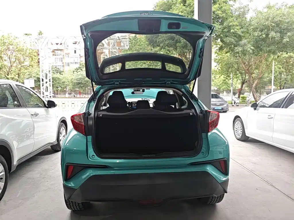 Toyota C-HR 2020 Model 2.0L Leading фото 15