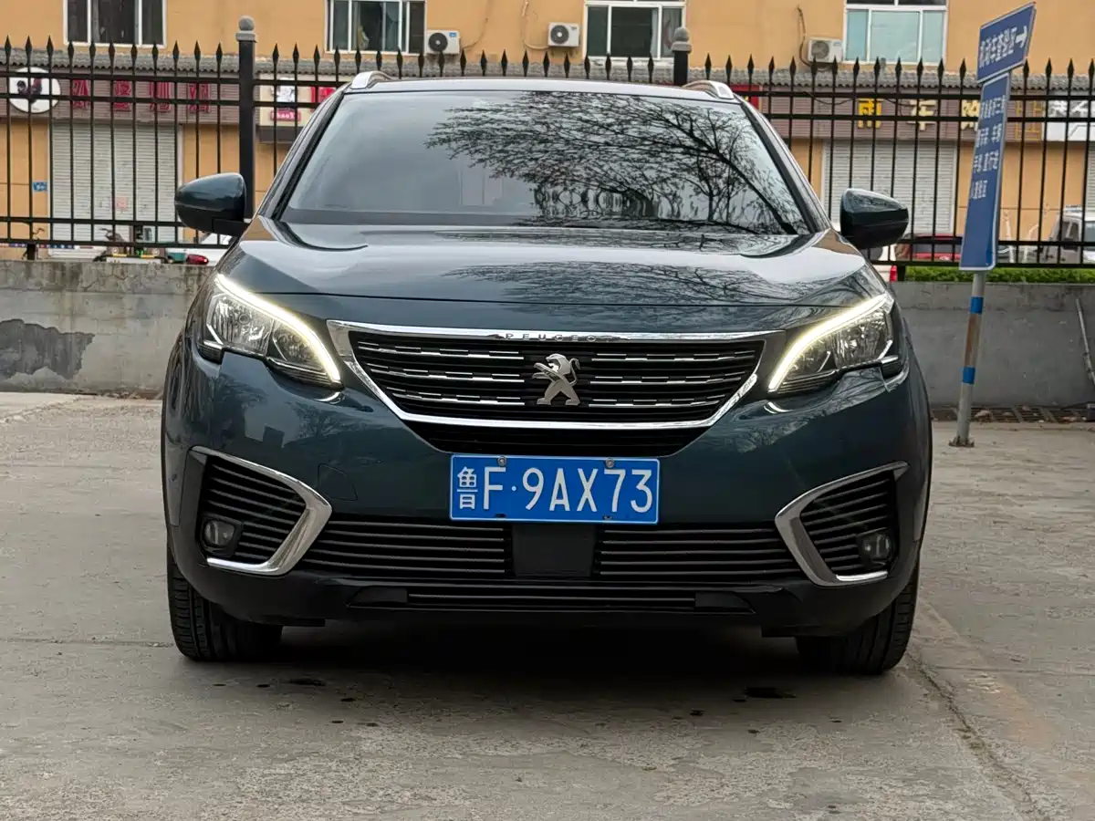 PEUGEOT 5008