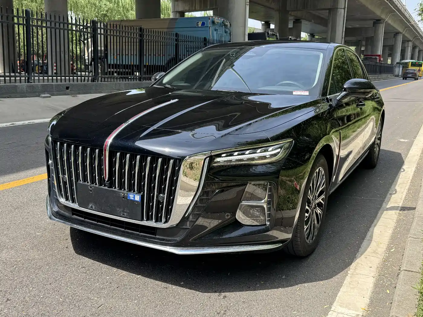 Hongqi H5 2024 2.0T Automatic Smart Connect Flag Smooth Edition