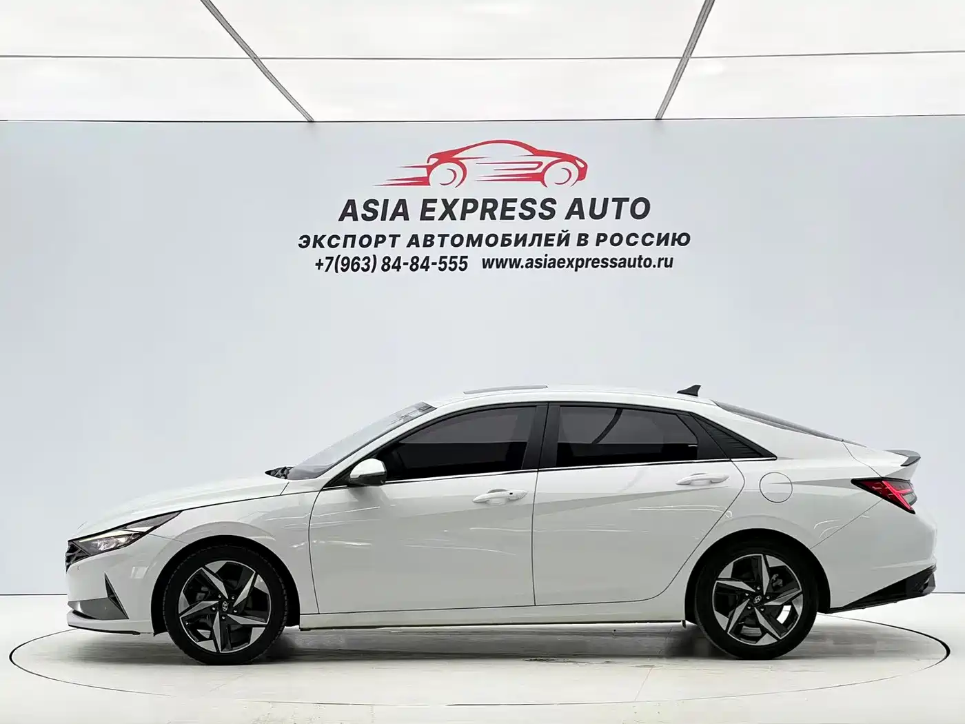 Hyundai Elantra 2022 1.5L CVT LUX Premium Edition фото 7